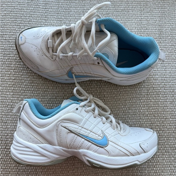 nike t-lite viii trainers - Picture 2 of 8